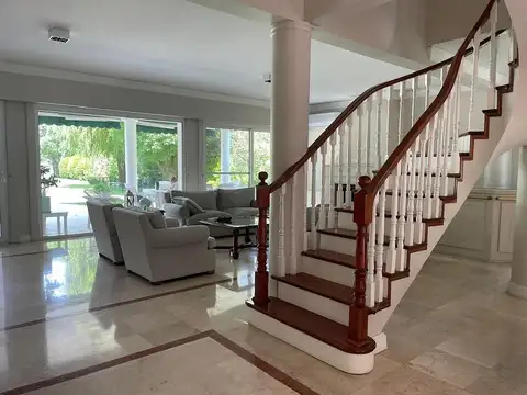 Casa 12 ambientes con 6 baños