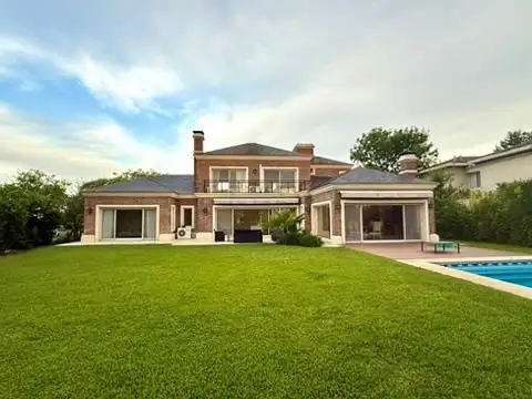 Unica Casa en Venta con 2 suites en PB - La Isla, Nordelta