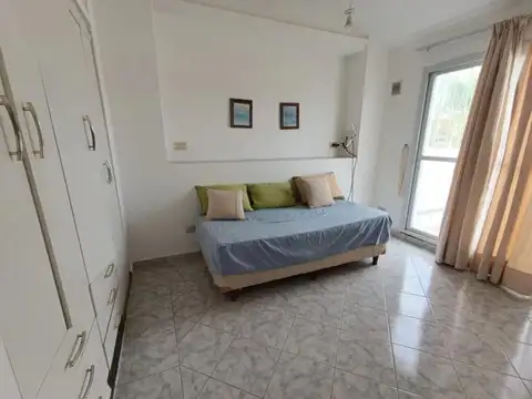 Casa 8 ambientes con 2 baños