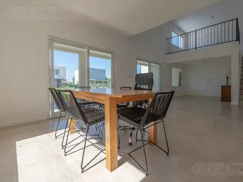 Casa en venta Barrio Puerto EL Canton 250.000 Finalizada