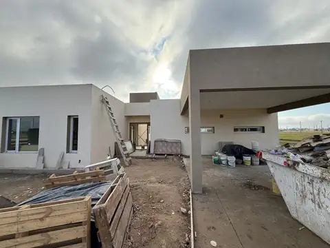 Venta casa con pileta - Fincas de San Vicente Joven