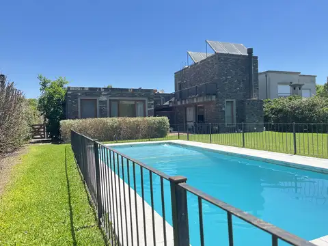Casa en Venta con 5 cocheras