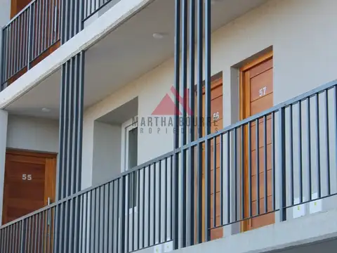 Saravi Village, Pilar 100