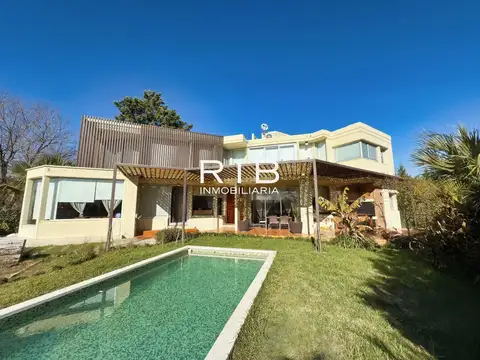 Excelente propiedad moderna sobre el Golf