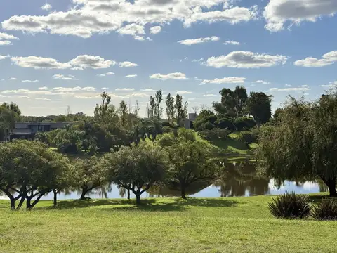 VENTA TERRENO AL AGUA EN BARRIO CERRADO CHACRAS DE LA RESERVA - CAMPANA