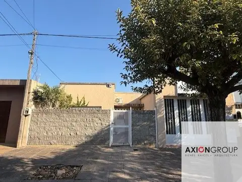 Casa en venta c/ cochera en La Plata