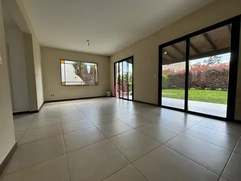 Casa en Venta en La Agustina, USD 200.000