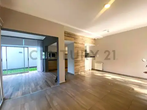 Casa 6 ambientes con 2 baños