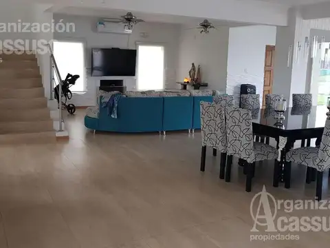 Casa 4 ambientes con 3 baños