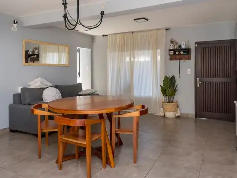 Casa 5 ambientes con 4 baños