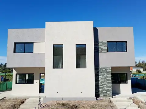 Duplex en Venta en SpringPark 3 dormitorios, Pilar 100