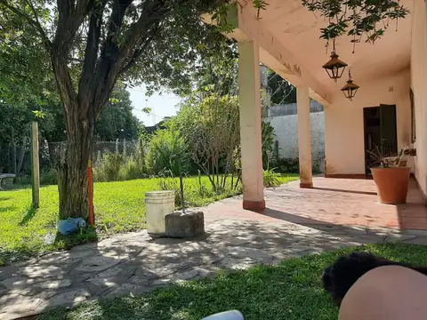 Hermosa casa quinta en el límite de Glew y Guernica