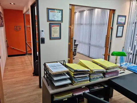 Oficina 3 ambientes con 1 baño