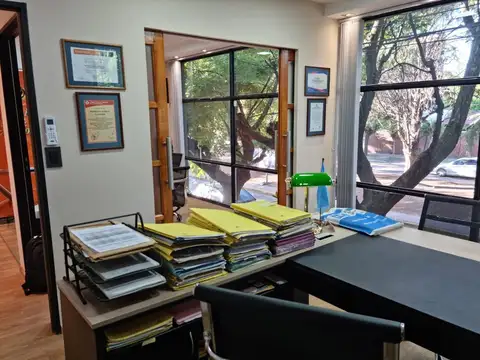 OFICINA EQUIPADA CON SALAS PRIVADAS, RECEPCIÓN Y CO-WORKING