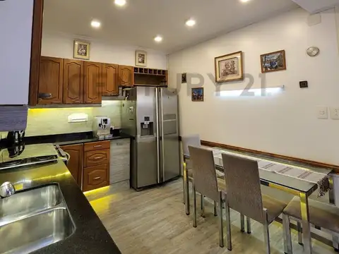 Depto Tipo Casa en Venta en Flores, USD 199.000