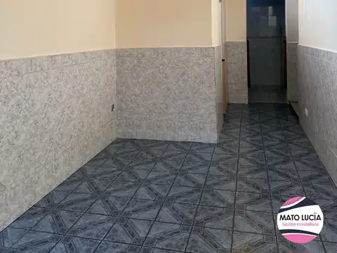 Depto Tipo Casa en Alquiler en Mataderos, $ 890.000