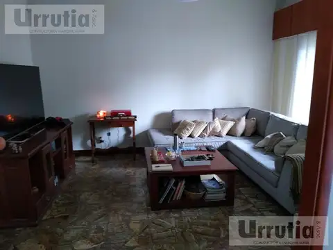 Casa 5 ambientes con 2 baños