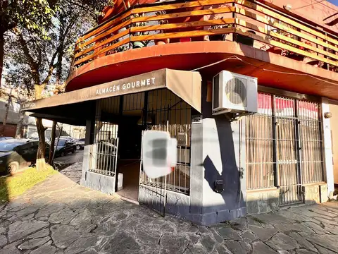 Martínez: Local en Esquina con Gran Vidriera, Muy Luminoso. a 2 Cuadras Avenida