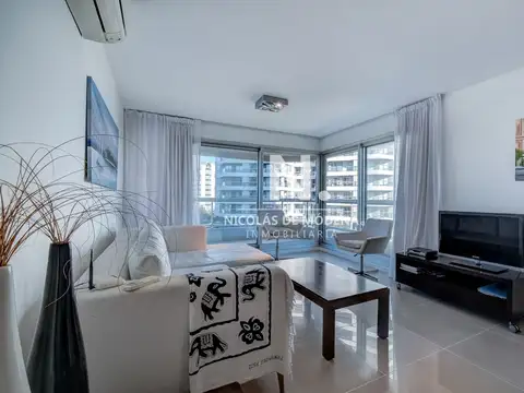 Vende apartamento de 2 dormitorios en Playa Brava, Punta del Este