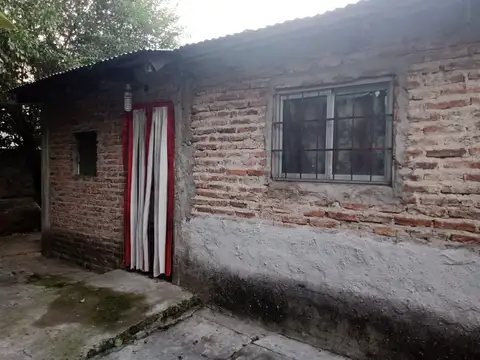 CASA A DOS AGUAS EN BOSQUES U$S 30.000.-