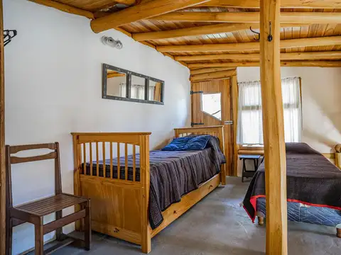 Dos cabañas de troncos a pasos del mar