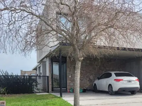 Alquiler Temporal MARZO Casa 5 amb. al río barrio El Naudir Escobar