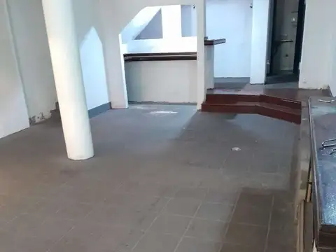 EXCELENTE LOCAL, APTO TODO RUBRO,