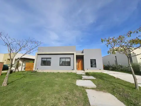 Santa Elena, PIlar Del Este