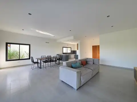 Casa en Venta en Pilar del Este - Santa Elena, USD 215.000