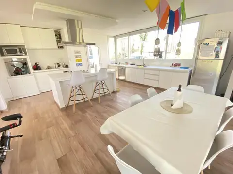 Casa 5 ambientes con 2 baños