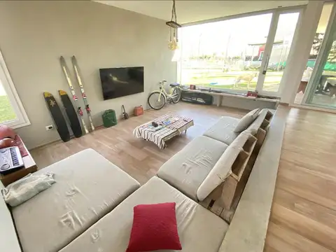 VENTA CASA 5 AMBIENTES CON PILETA FINCAS DE HUDSON