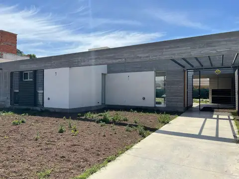 VENTA CASA DE 3 DORMITORIOS  EN FUNES BARRIO DON MATEO