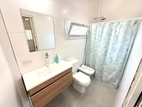 VENTA CASA DE 4 AMB CON JARDIN COCHERA EN MARTINEZ