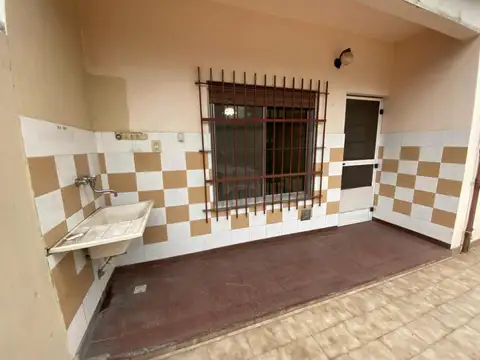 Chalet de 4 ambientes + Departamento de 3 ambientes