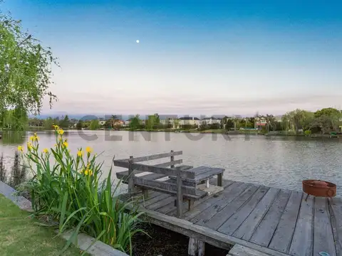 CASTORES 5800, Piso 0