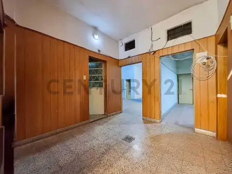 VENTA-CASA 3 DORMITORIOS-COCHERA Y PATIO