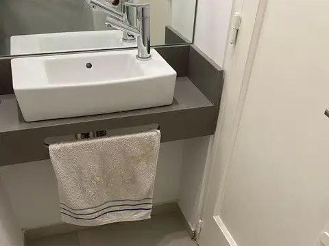 Departamento 8 ambientes con 2 baños