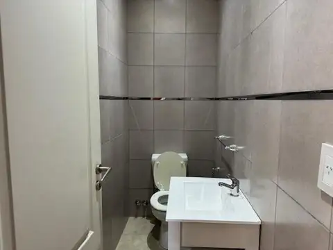 Casa en Alquiler con 3 cocheras