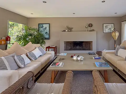 Casa 7 ambientes con 2 baños