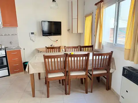 Casa 4 ambientes con 2 baños