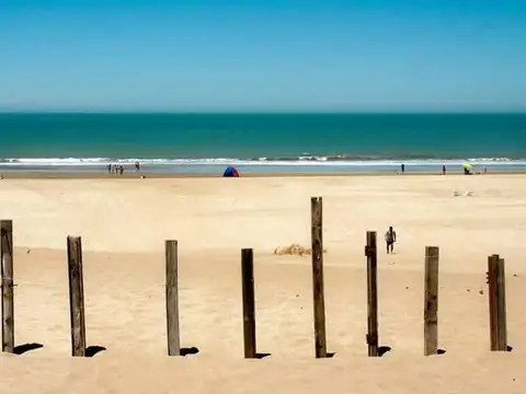 Complejo de cabañas en venta - 3 Dormitorios 3 Baños - 445mts2 - Balneario Marisol