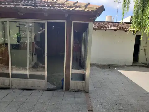 9 de abril 336 100, Piso 0