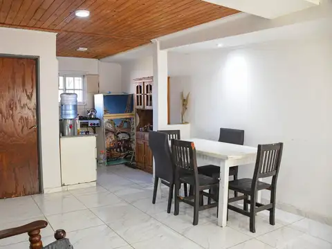 Casa 3 ambientes con 2 baños