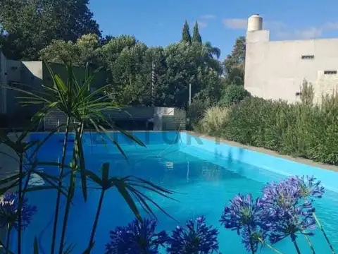 Casa en venta – Parque Sicardi | Lote en esquina con gran parque y pileta 105000 dolares