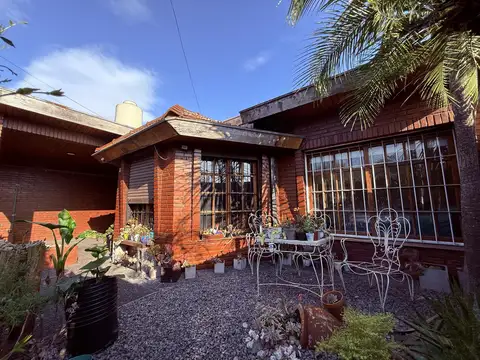 CASA EN VENTA 4 AMBIENTES EN ALTOS DE CASTELAR