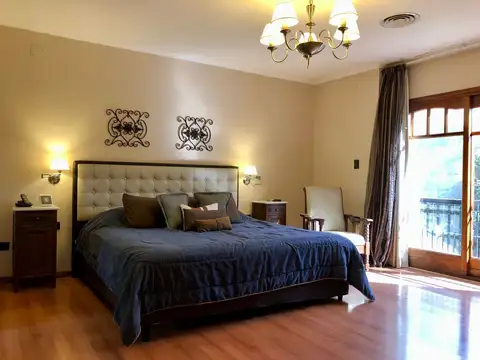 Casa 6 ambientes con 4 baños