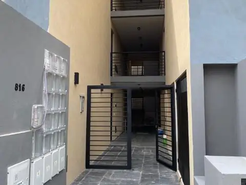 DEPARTAMENTO DE 3 AMBIENTES CON COCHERA EN ALQUILER - MORON SUR