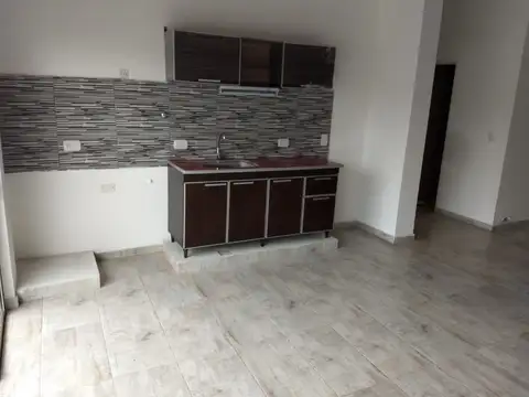 Depto Tipo Casa en Alquiler en Lomas De Zamora, $ 520.000