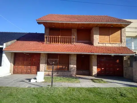 Casa en alquiler temporario - 4 Dormitorios 2 Baños - Mar del Plata