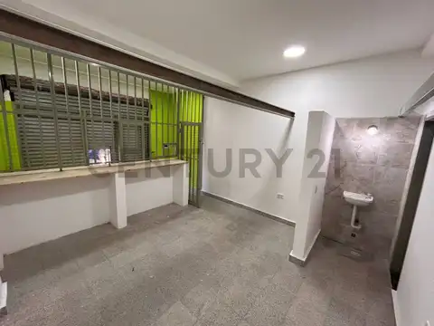 Local en Alquiler en Gregorio De Laferrere, $ 450.000